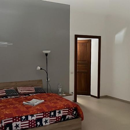 Апартаменты Grande Stanza Matrimoniale In Palazzo Signorile Мирандола Экстерьер фото