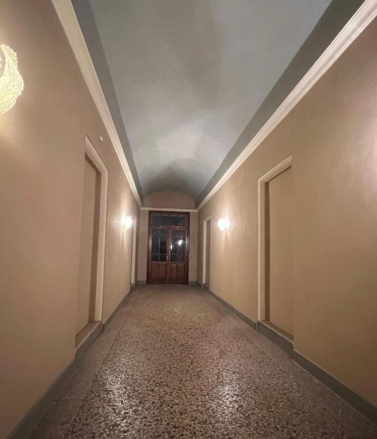 Апартаменты Grande Stanza Matrimoniale In Palazzo Signorile Мирандола Экстерьер фото